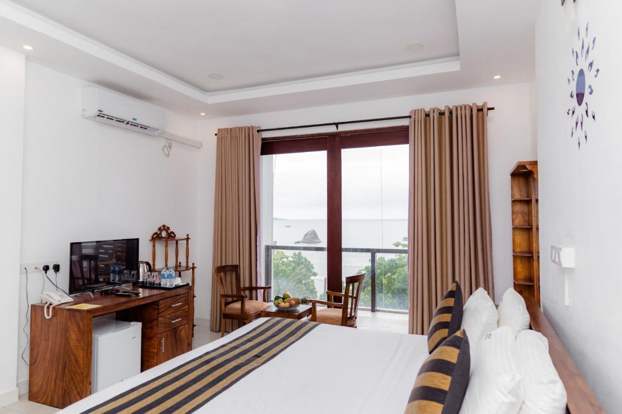 Hotel Centhara Beach Weligama Esterno foto