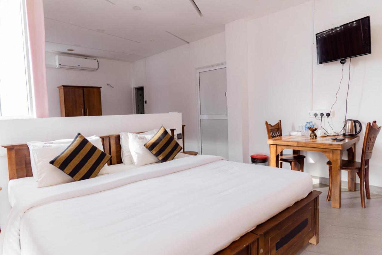 Hotel Centhara Beach Weligama Esterno foto