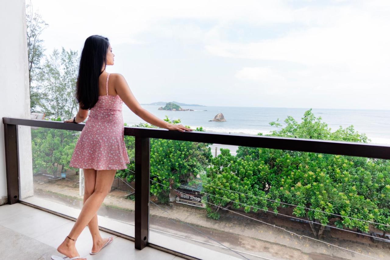 Hotel Centhara Beach Weligama Esterno foto