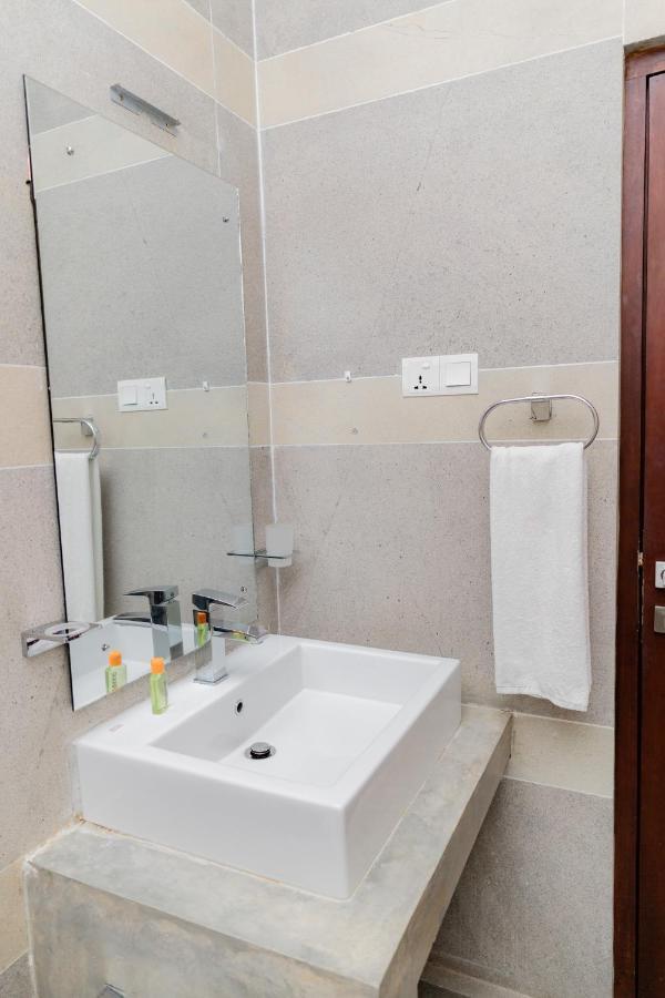 Hotel Centhara Beach Weligama Esterno foto