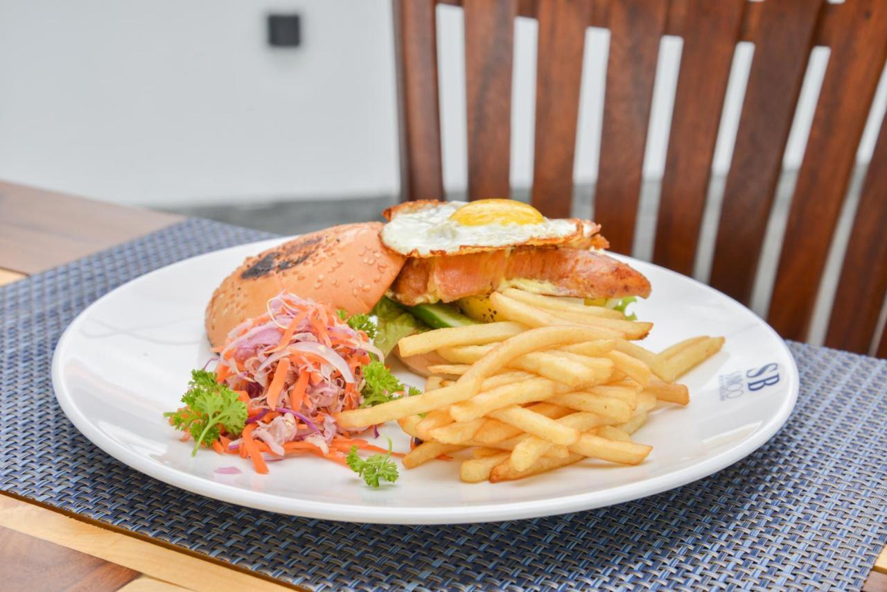 Hotel Centhara Beach Weligama Esterno foto