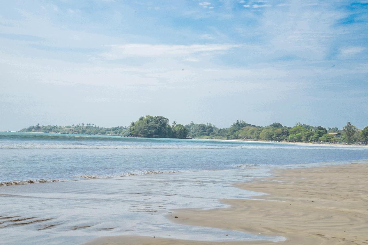 Hotel Centhara Beach Weligama Esterno foto