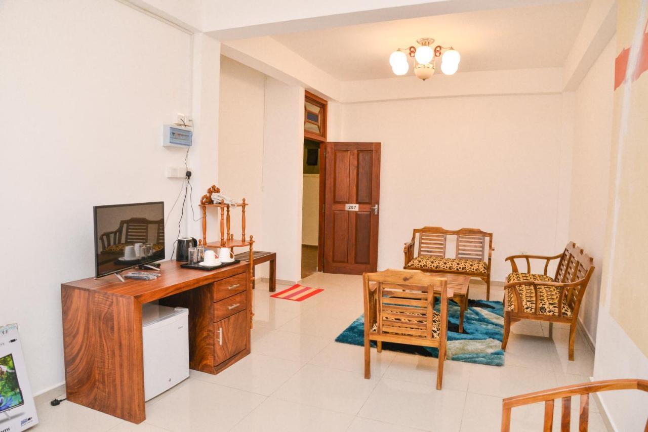Hotel Centhara Beach Weligama Esterno foto